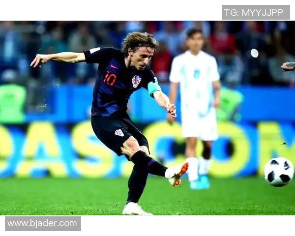 莫德里奇的足球传奇之路与他在世界足坛的影响力分析